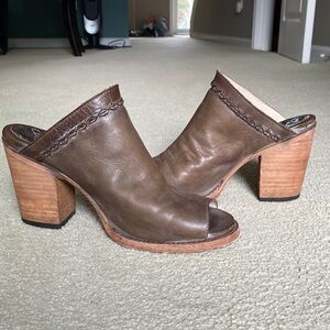 FREEBIRD by Steven Bambi Brown Leather Mules - EUC size 9